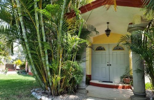 Cuernavaca House | Casa Macuca y la Esquinita by Rotamundos