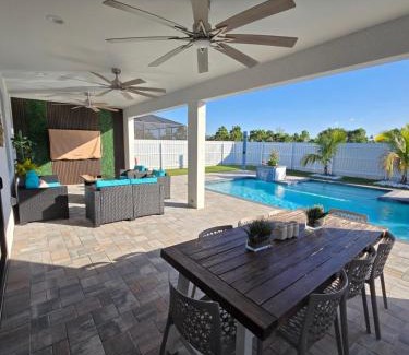 Trafalgar Villa | Casa Madrid Heated pool sleeps 8