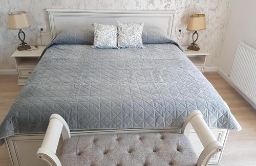 Douazeci si Trei August House | Casa Magnolia