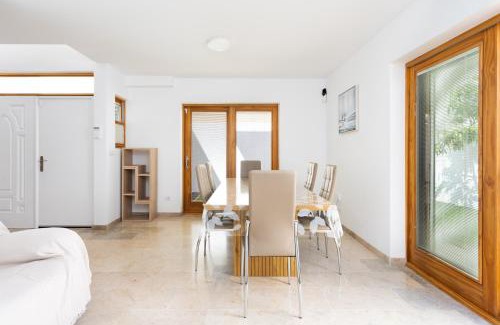 La Jaca House | Casa Malo Garden and sea view townhouse