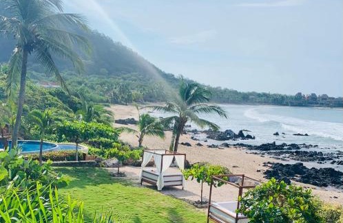 Troncones Bed & Breakfast | Casa Manzanillo - Bridge Room - Ocean View Room at Exceptional Beach Front Location