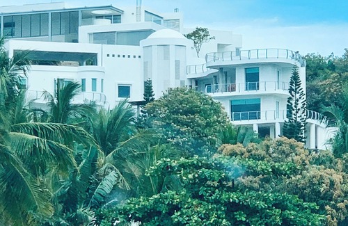 La Punta House | CASA MAR. Spectacular with view to two bays. Swimming pool and outdoor Jacuzzi.