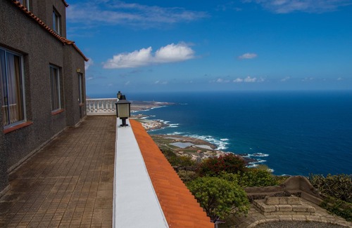 El Tanque Apartment | Casa Mara Two bedroom Apartment with Ocean View