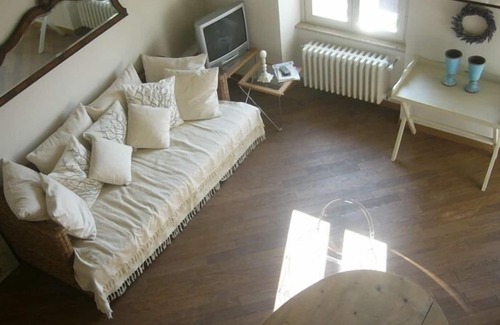 Bolgheri Apartment | Casa Margherita: Charme Apartment in Bolgheri Castle