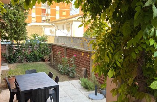 Marina di Carrara Apartment | Casa Marina Giardino delle Rose