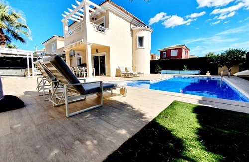 Caserio Los Tarquinos Villa | Casa Mariposa Altaona Golf