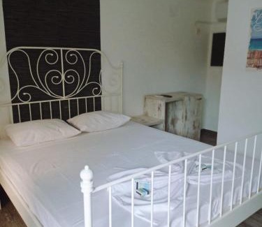Costinesti House | Casa Marronne