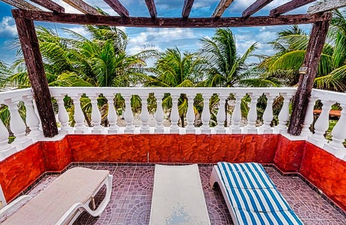 El Cuyo Cottage | Casa Maya Beach Lodge, Robinson Crusoe life on the beach