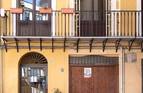 Castellammare Apartment | Casa Meli dietro Piazza San Domenico by Wonderful Italy