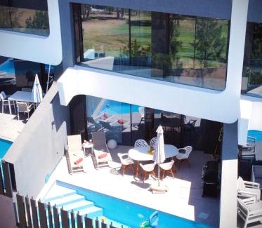 Caleta de Velez House | Casa Melocotón - Designhouse mit privatem Pool, direkt am Golfplatz