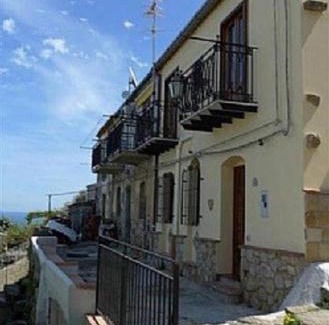 Sant'Ambrogio Apartment | Casa Mezzavia