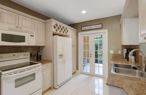 Parrot Cove House | Casa Mia is a Townhouse located minutes from Lake Worth beach and downtown.