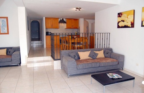 San Miguel de Abona Villa | 'Casa Miguel' - fantastic villa with private sunny garden, wi-fi and air con!