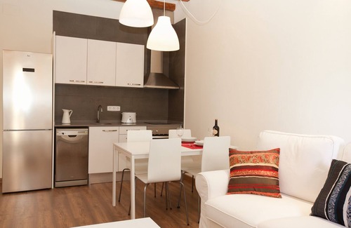 la Vila de Gracia Apartment | Casa Milá - large apt in Gracia district - FREE WIFI