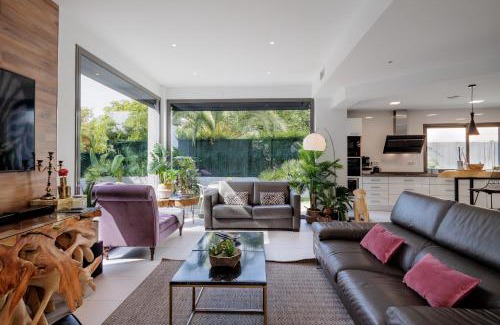 Palomares del Rio House | Casa Moderna con Piscina