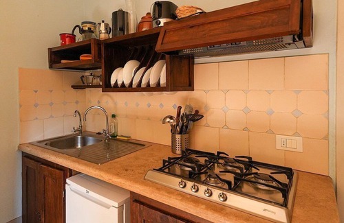 Asciano House | Casa Monia E: A welcoming apartment surrounded by the greenery, with Free WI-FI.