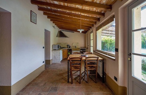 Asciano House | Casa Monia F: A welcoming cottage surrounded by the greenery, with Free WI-FI.