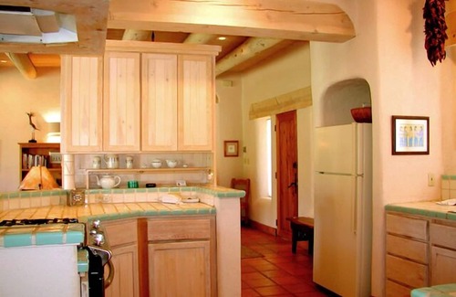 Arroyo Seco House | Casa Montana- Access to Indoor Pool -Tennis- Fireplace -Mountain views- Wifi