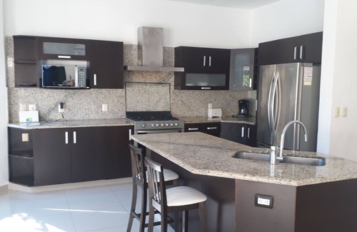 Puerto Aventuras House | Casa Montemayor is a beautiful house between Playa del Carmen and Tulum.