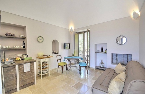 Sant'Agata sui Due Golfi House | Casa Morella B: A characteristic and welcoming apartment in a quiet position, located on a hillside above the sea, with Free WI-FI.