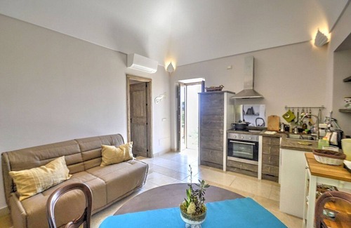 Sant'Agata sui Due Golfi House | Casa Morella B: A characteristic and welcoming apartment in a quiet position, located on a hillside above the sea, with Free WI-FI.