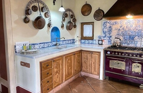 Montepulciano Villa | Casa Moscatella: A characteristic three-story age-old farm house surrounded by vineyards and olive groves, with Free WI-FI.
