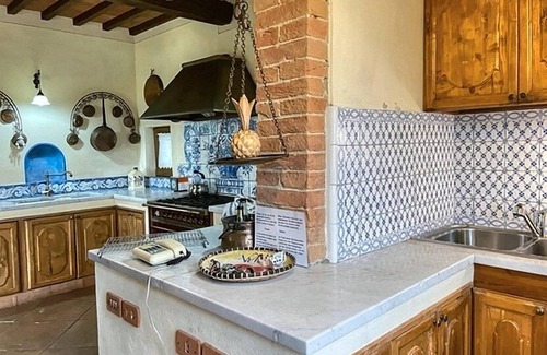 Montepulciano Villa | Casa Moscatella: A characteristic three-story age-old farm house surrounded by vineyards and olive groves, with Free WI-FI.