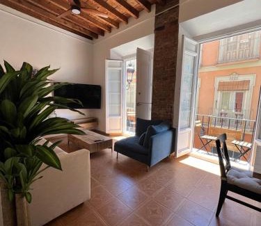 La Merced Apartment | CASA NATY, Espacioso Renovado Apartamento en el Centro de Malaga
