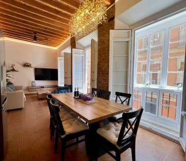 La Merced Apartment | CASA NATY, Espacioso Renovado Apartamento en el Centro de Malaga