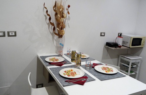 Historic Center Apartment | Casa nel Paradiso, apartment with balcony-historic center/Pratello