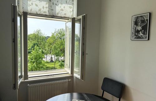 Brigittenau Apartment | Casa Nostra - Moderne lichtdurchflutete Wohnung am Augarten