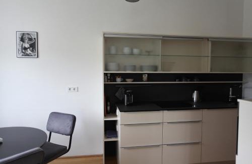 Brigittenau Apartment | Casa Nostra - Moderne lichtdurchflutete Wohnung am Augarten