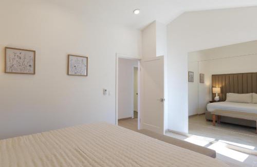San Antonio de las Minas Villa | Casa Olmo with Jacuzzi, King Beds, AC, and TVs near Wineries