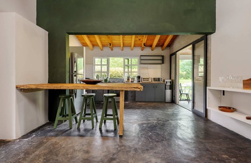 Valle de Bravo House | Casa Padel - Tranquil Retreat Next to Paddle Court Casa Padel -