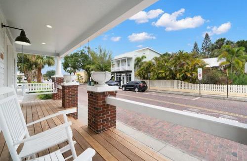 Historic Ybor House | Casa Padrón - Gorgeous Home, Steps to 7th Ave
