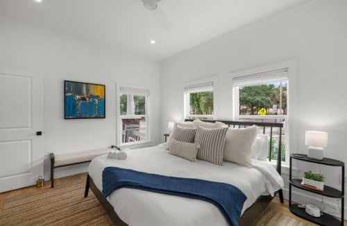 Historic Ybor House | Casa Padrón - Gorgeous Home, Steps to 7th Ave