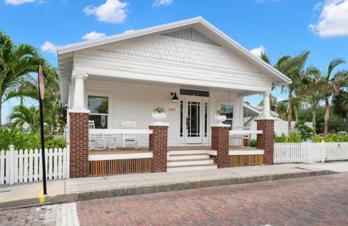 Historic Ybor House | Casa Padrón - Gorgeous Home, Steps to 7th Ave