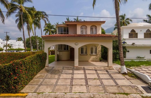 Club Santiago House | Casa Paradise