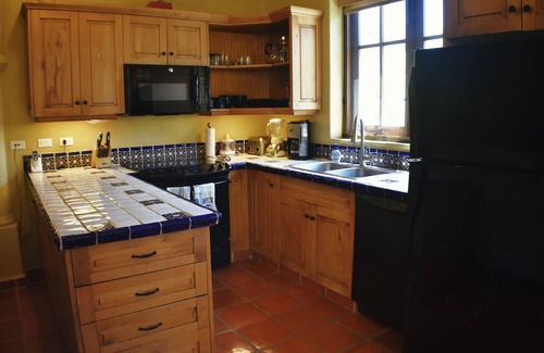 Nopolo House | Casa Paraiso - 1 minute walk to the Beach!