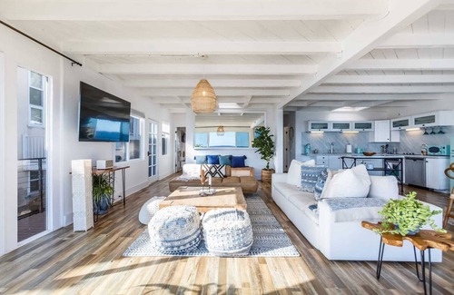 Malibu House | Casa Penelope by Oraklus