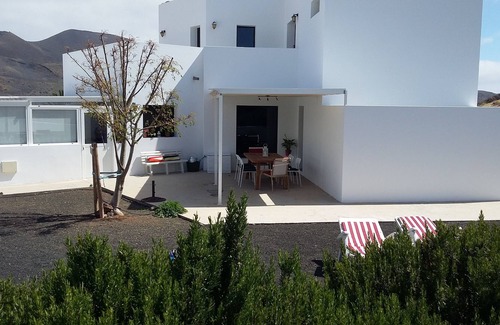 Haria House | CASA PEPA- COMPLETE VILLA IN THE VALLEY OF THE THOUSAND PALMERAS LANZAROTE