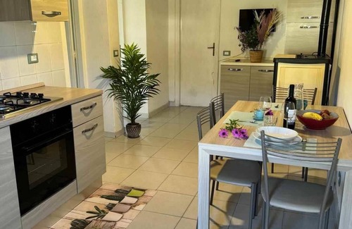 Procchio Apartment | Casa Peppo - Two Bedroom Apartment, Sleeps 4