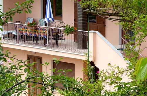 Pettenasco House | Casa Piera with private panoramic garden and superb view on Lake Orta
