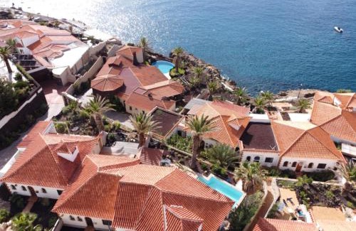 Poris de Abona Villa | Casa Platano - Private pool - Ocean View - BBQ - Garden - Terrace - Free Wifi - Child & Pet-Friendly - 4 bedrooms - 8 people