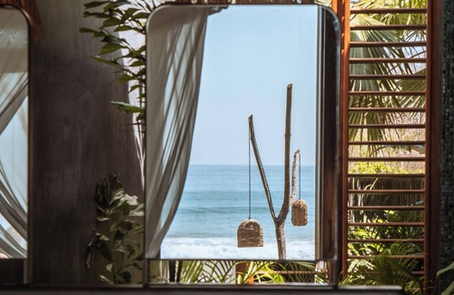 Troncones Villa | Casa Pomona - award-winning oceanfront villa with 6 bedrooms in Troncones