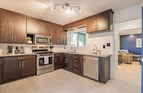 Chandler House | Casa Puerta Azul - Best Location!