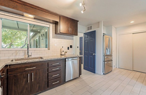 Chandler House | Casa Puerta Azul - Best Location!
