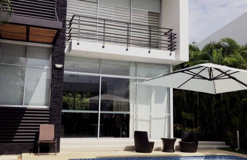 Girardot House | Casa Quinta con Piscina en el Peñón