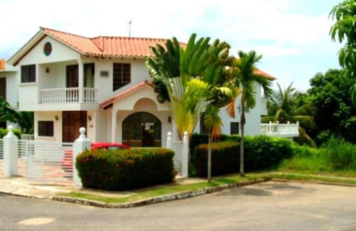 Melgar House | Casa Quinta Privada en Condominio la Estancia en Melgar