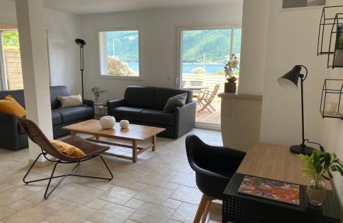 Chaparon House | Casa Recto, au bord du lac d'Annecy avec vue